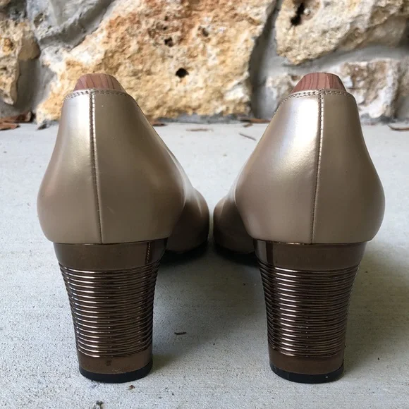 Like new! - SALVATORE FERRAGAMO Metallic Pumps Heels - Picture 4 of 10